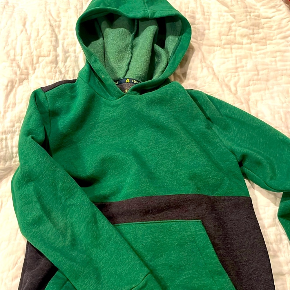 Boy’s Long sleeve hoodie, size S (8)